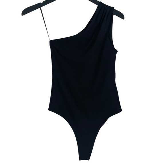 NWT Abercrombie & Fitch Size XS Crepe Asymmetrical One-Shoulder Bodysuit Black - Picture 3 of 9